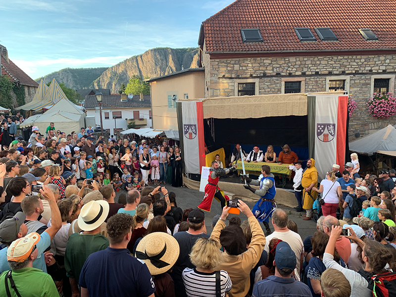 Symbolbild für die Bitte nach Förderung